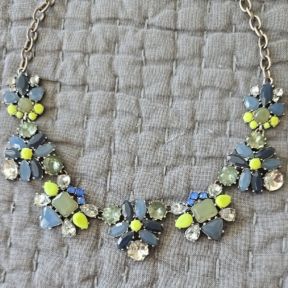 Stella & Dot Statement Necklace - Picture 2 of 7